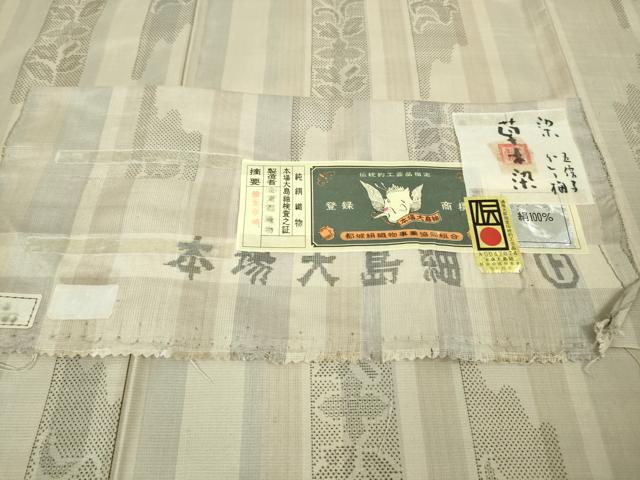 平和屋本店●極上　東郷織物謹製　永江明夫　手織　本場大島紬　草木染　160亀甲　草花間道　亜麻色地　証紙付き　逸品　DZAB6953kh6