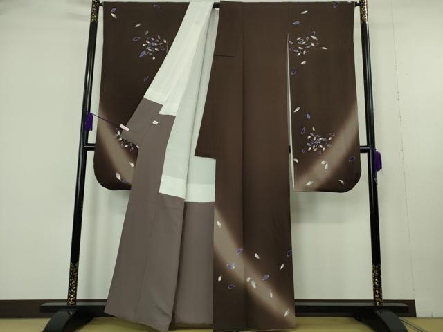 平和屋本店●極上　世界的人形師 辻村寿三郎 ジュサブロー 振袖 舞桜 花弁 黒紅色地 暈し染め　金彩　縮緬地　反端付き　逸品　DZAB7008kh6