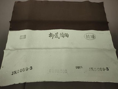 平和屋本店●極上　世界的人形師 辻村寿三郎 ジュサブロー 振袖 舞桜 花弁 黒紅色地 暈し染め　金彩　縮緬地　反端付き　逸品　DZAB7008kh6