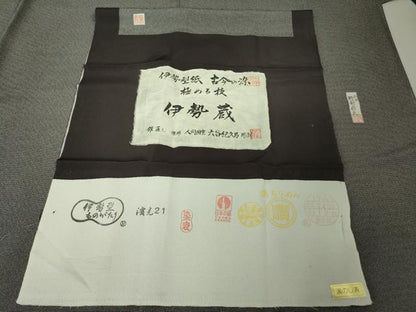 平和屋本店●極上 人間国宝 初代 六谷梅軒(六谷紀久男) 染師:野村秀夫 江戸小紋 角通し 羊羹色×絹鼠色 反端付き 逸品 未使用　DZAB7010kh6