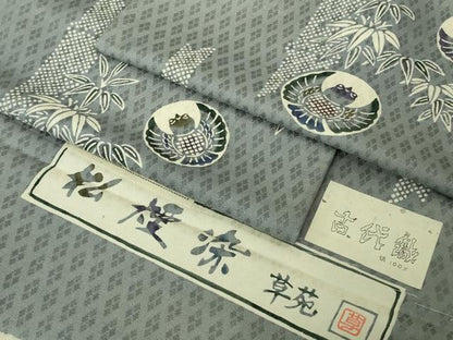 平和屋着物●極上　松煙染の第一人者　川島草苑　小紋　古代織　ふくら雀　笹竹　錫色地　反端付き　逸品　DZAB7040kh6