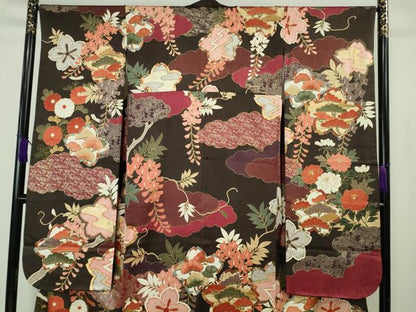 平和屋本店●極上　皇室献上作家　藤井寛　振袖　駒刺繍　雲取り吉祥花松文　黒紅色地　金彩　逸品　DZAB7242kh6