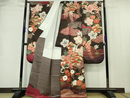 平和屋本店●極上　皇室献上作家　藤井寛　振袖　駒刺繍　雲取り吉祥花松文　黒紅色地　金彩　逸品　DZAB7242kh6