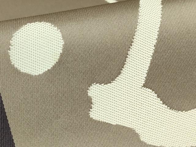 平和屋着物●極上　世界的人形師　辻村寿三郎　ジュサブロー　六通柄袋帯　舞花文　薄い生壁色地　逸品　DZAB7264kh6