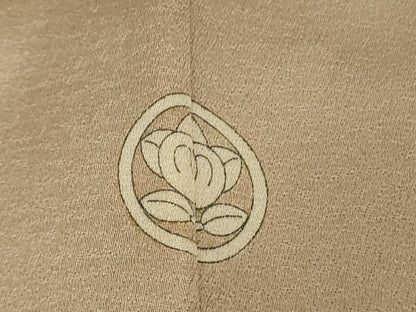 平和屋本店●極上　野口彦太郎　大彦三代目　江戸染繍友禅　色留袖　駒刺繍　束ね熨斗花文　白茶色地　金糸　逸品　DZAB7361kh6