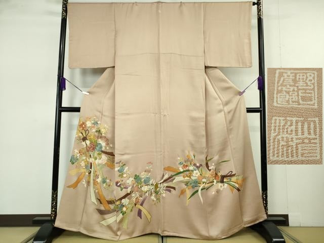 平和屋本店●極上　野口彦太郎　大彦三代目　江戸染繍友禅　色留袖　駒刺繍　束ね熨斗花文　白茶色地　金糸　逸品　DZAB7361kh6