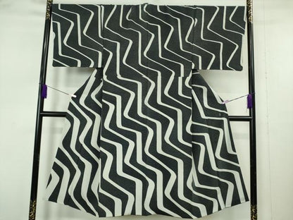 平和屋本店●極上　男性　訪問着　作家物　幾何学文様　縮緬地　黒地　逸品　DZAB7394kh6