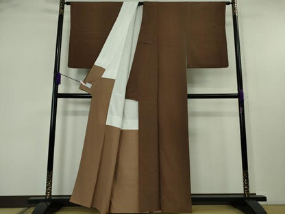 平和屋着物●極上　洗える最高級着物　＜英＞はなぶさ謹製　小紋　角通し　黒茶色×黒　逸品　DZAB7435kh6