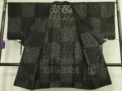 平和屋着物∞極上　道中着　スリーシーズン　春夏秋　塵除け　ロング丈　紗　市松唐草地紋　黒地　逸品　DZAB7526kh6
