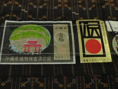 平和屋本店●極上　本場琉球　読谷山花織　紬地　城間博子作　草木染　黒地　証紙付き　逸品　DZAB7605kh6