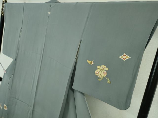 平和屋本店●極上　京都老舗銘店・に志田　訪問着　駒刺繍　宝尽くし　薄い藍鼠色地　金彩　たとう紙付き　逸品　DZAB7632kh6