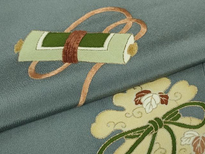 平和屋本店●極上　京都老舗銘店・に志田　訪問着　駒刺繍　宝尽くし　薄い藍鼠色地　金彩　たとう紙付き　逸品　DZAB7632kh6