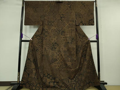 平和屋本店●極上　白泥染の第一人者・絣の魔術師 恵積五郎 本場大島紬 訪問着 恵大島織物謹製　9マルキ　切嵌鳥獣花文　逸品　DZAB7695kh6
