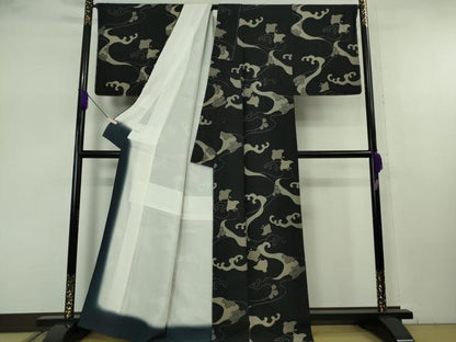 平和屋着物●極上　伝統工芸極型　小紋　立波に千鳥　舞桜　黒地　反端付き　逸品　未使用　DZAB7713kh6