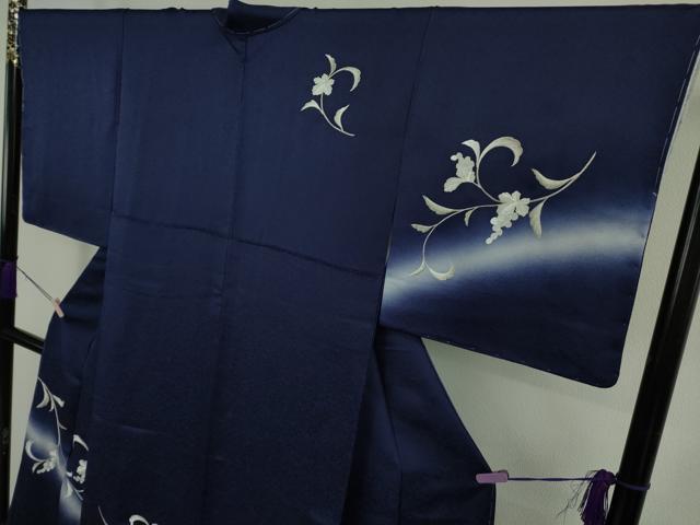平和屋本店●極上　訪問着　総刺繍　葡萄唐草文　鉄紺色地　暈し染め　銀糸　逸品　未使用　DZAB7880kh6