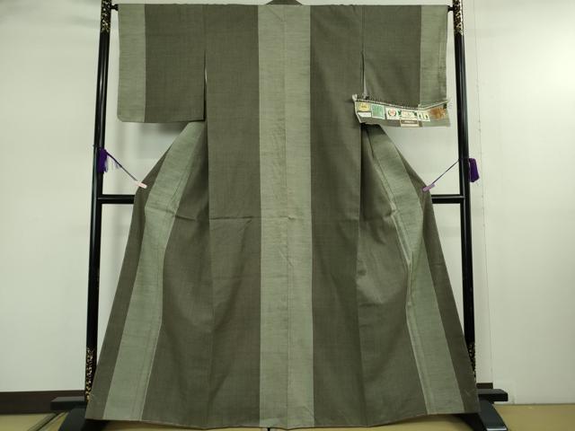 平和屋本店●極上　本場結城紬　重要無形文化財　80亀甲　奥順謹製　灰汁色地　証紙付き　逸品　未使用　DZAB7983kh6