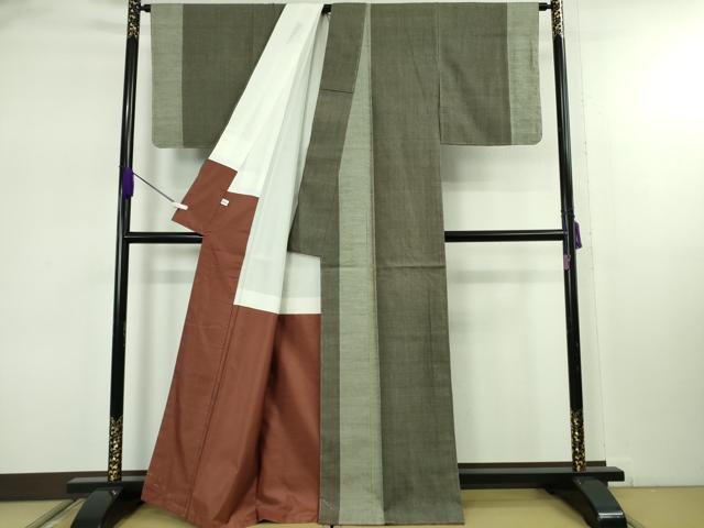 平和屋本店●極上　本場結城紬　重要無形文化財　80亀甲　奥順謹製　灰汁色地　証紙付き　逸品　未使用　DZAB7983kh6