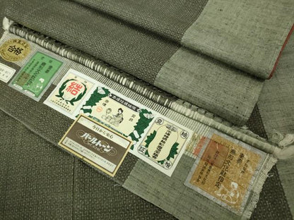 平和屋本店●極上　本場結城紬　重要無形文化財　80亀甲　奥順謹製　灰汁色地　証紙付き　逸品　未使用　DZAB7983kh6
