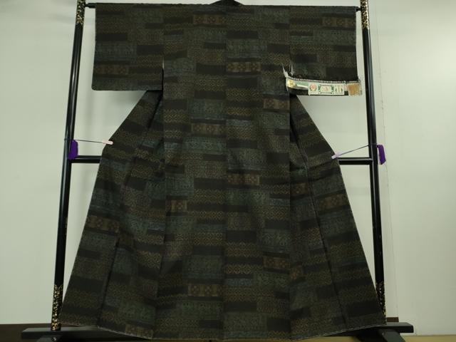 平和屋本店●極上　本場結城紬　重要無形文化財　井上商事謹製　100亀甲　名物裂　横段文　黒地　証紙付き　逸品　未使用　DZAB8155kh6