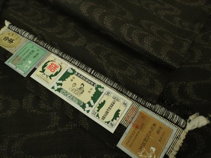 平和屋着物●極上　本場結城紬　重要無形文化財　井上商事謹製　80亀甲　観世水　黒地　証紙付き　逸品　DZAB8156kh6