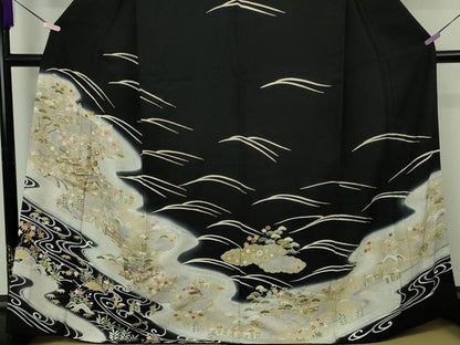 平和屋本店●極上　訪問着　駒刺繍　風景花文　黒地　金彩　逸品　DZAB8182kh6