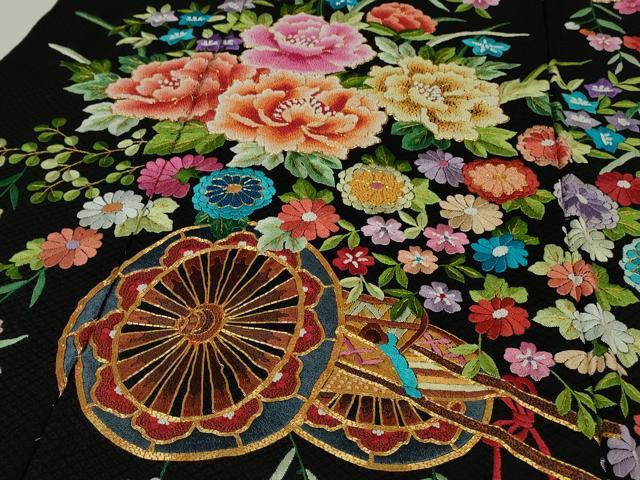 平和屋本店●極上 相良刺繍 総刺繍 お引きずり・引き振袖 結婚式 舞妓 芸妓 芸者 衣装 駒刺繍 花車 黒地 仮絵羽 逸品　未使用　DZAB8185kh6
