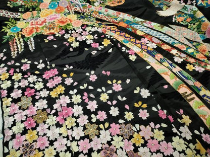 平和屋本店●極上 相良刺繍 総刺繍 お引きずり・引き振袖 結婚式 舞妓 芸妓 駒刺繍  蔓帯飛鶴 黒地 金糸 仮絵羽 逸品 未使用 DZAB8187kh6
