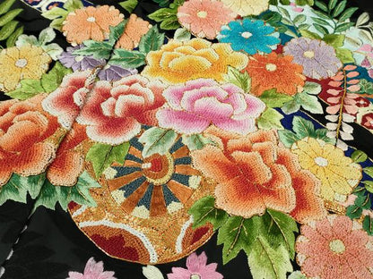 平和屋本店●極上 相良刺繍 総刺繍 お引きずり・引き振袖 結婚式 舞妓 芸妓 駒刺繍  蔓帯飛鶴 黒地 金糸 仮絵羽 逸品 未使用 DZAB8187kh6