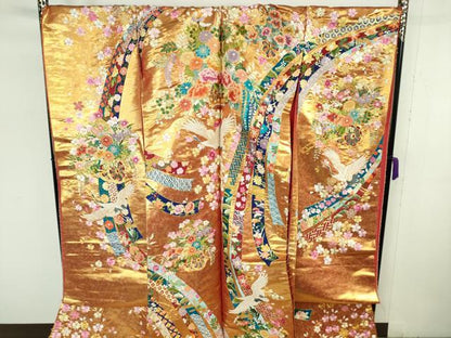 平和屋本店●極上　相良刺繍 総刺繍 色打掛 和装 婚礼 結婚式 花嫁 神社挙式 駒刺繍 花車 蔓帯飛鶴文 金糸 仮絵羽 逸品 未使用 DZAB8202kh6