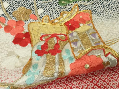 平和屋本店[]極上　七五三　女の子 7歳 祝着・襦袢(袷・半衿刺繍)セット　駒刺繍　総絞り　御所車花文　暈し染め　金彩　逸品　DZAB8209kh6