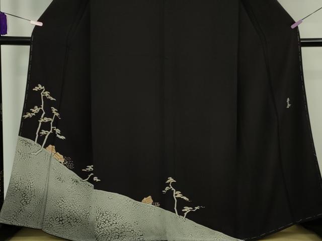 平和屋着物●超希少　染彩芸術の巨匠　皆川月華　ろうけつ染　色留袖　刺繍　風景松文　黒地　金銀糸　逸品　未使用　DZAB8246kh6