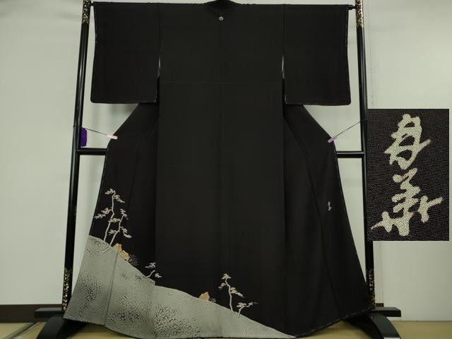 平和屋着物●超希少　染彩芸術の巨匠　皆川月華　ろうけつ染　色留袖　刺繍　風景松文　黒地　金銀糸　逸品　未使用　DZAB8246kh6