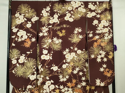 平和屋本店●極上　創業460年・千總　振袖　刺繍　松　梅　楓　赤褐色地　金彩　西武百貨店扱い　反端付き　逸品　DZAB8250kh6