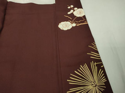 平和屋本店●極上　創業460年・千總　振袖　刺繍　松　梅　楓　赤褐色地　金彩　西武百貨店扱い　反端付き　逸品　DZAB8250kh6