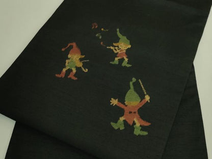 平和屋着物●極上　九寸名古屋帯　紬地　小人　メルヘン　黒地　逸品　未使用　DZAB8273kh6