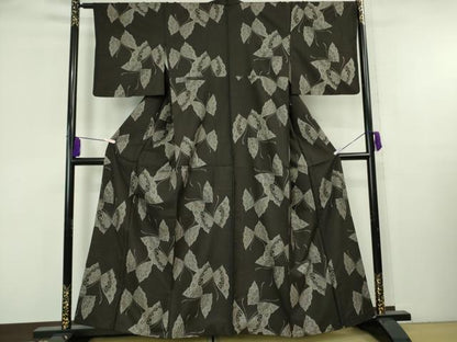 平和屋本店●極上　本場大島紬　割り込み絣　舞蝶文　黒地　逸品　DZAB8359kh6
