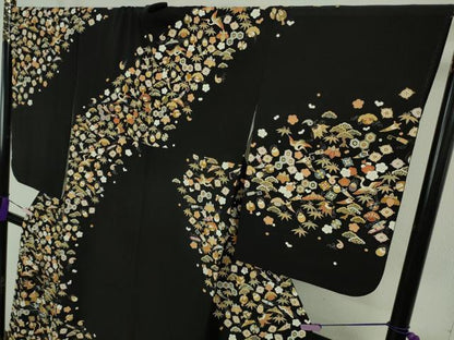 平和屋本店●極上　訪問着　駒刺繍　宝尽くし飛鶴文　黒地　金彩　逸品　DZAB8376kh6