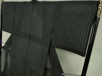 平和屋着物＊極上　夏物　本場小千谷ちぢみ　麻　縞　黒地　まるやま扱い　逸品　DZAB8656kh6