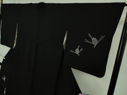 平和屋本店●極上　京都祇園の老舗 ぎをん齋藤　中国三大刺繍 相良刺繍 総刺繍　訪問着　松ぼっくり　黒地　鬼しぼ縮緬　逸品　DZAB8724kh6