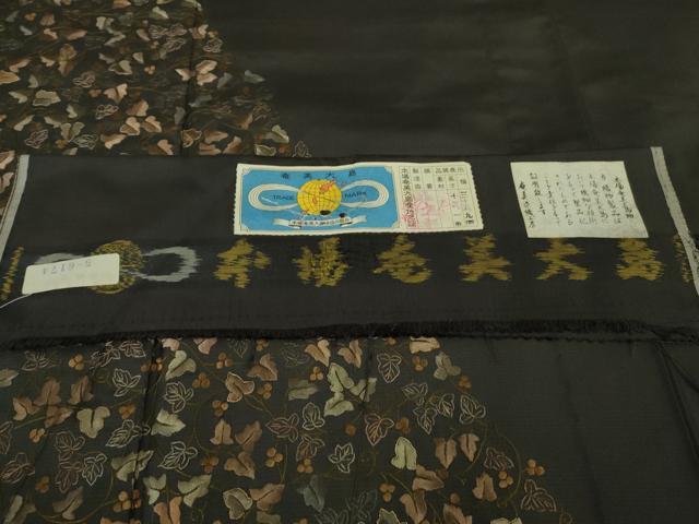 平和屋着物▽極上 本場大島紬 訪問着 単衣 総刺繍 南天唐草文 檳榔子染色地 金糸　奄美染織工房謹製　証紙付き　逸品　未使用　DZAB8987kh6