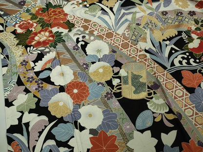 平和屋本店●極上　振袖　駒刺繍　吉祥花文　黒地　金彩　逸品　DZAB8994kh6