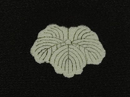平和屋本店●極上　創業460年・千總　黒留袖　駒刺繍　宝尽くし鳳凰花文　金彩　逸品　DZAB9003kh6