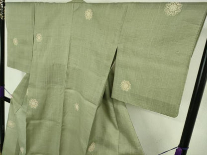 平和屋着物＊極上　夏物　赤城生紬　ムガシルク糸刺繍　舞花文　山葵色地　証紙付き　逸品　DZAB9085kh6