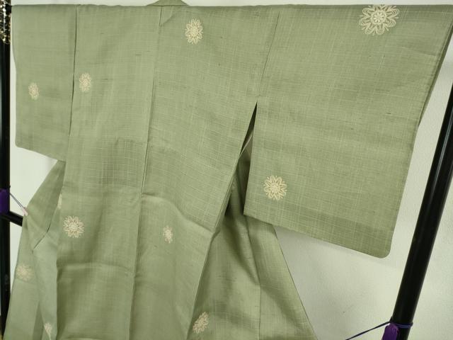 平和屋着物＊極上　夏物　赤城生紬　ムガシルク糸刺繍　舞花文　山葵色地　証紙付き　逸品　DZAB9085kh6