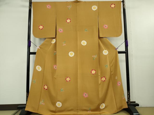 平和屋着物●極上　人形作家・ホリヒロシ　小紋　舞花文　黄土色地　鬼しぼ縮緬　金彩　松屋百貨店扱い　逸品　DZAB9253kh6