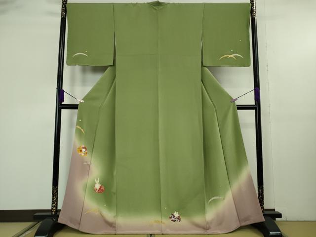 平和屋着物●極上　人形作家・ホリヒロシ 訪問着　兎　雀　馬　雪芝　草色地　鬼しぼ縮緬　暈し染め　反端付き　逸品　未使用　DZAB9259kh6