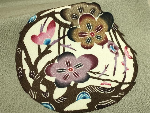 平和屋本店●極上　人間国宝　玉那覇有公　本場琉球紅型　九寸名古屋帯　枝梅　薄い岩井茶色地　鬼しぼ縮緬　参考資料付　逸品 DZAB9317kh6