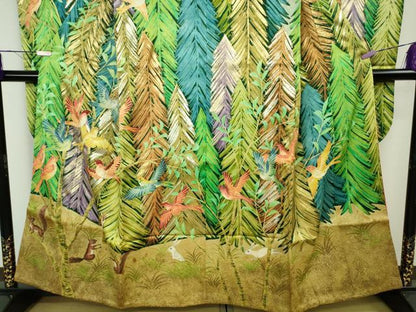 平和屋本店●極上　セミアンティーク　振袖　刺繍　手描き　森の動物　小鳥　リス　兎　金彩　逸品　DZAB9500kh6
