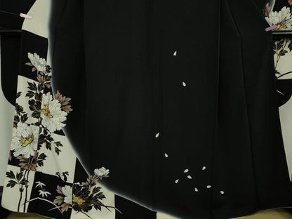 平和屋着物●極上　振袖　駒刺繍　兎　うさぎ　牡丹　黒地　金彩　逸品　DZAB9532kh6