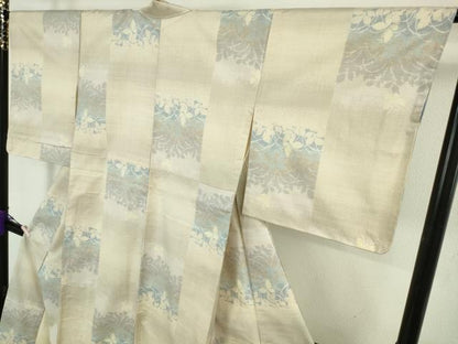 平和屋着物●極上　本場大島紬　白大島　7マルキ　舞蝶草葉シルエット　逸品　未使用　DZAB9663kh6